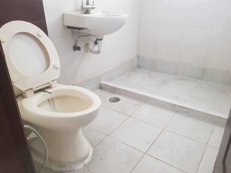 Bathroom, gaurs-galaxy 2 Bedroom 1000 Sq.Ft. Apartment In Vaishali Sector 5 Ghaziabad 9413258