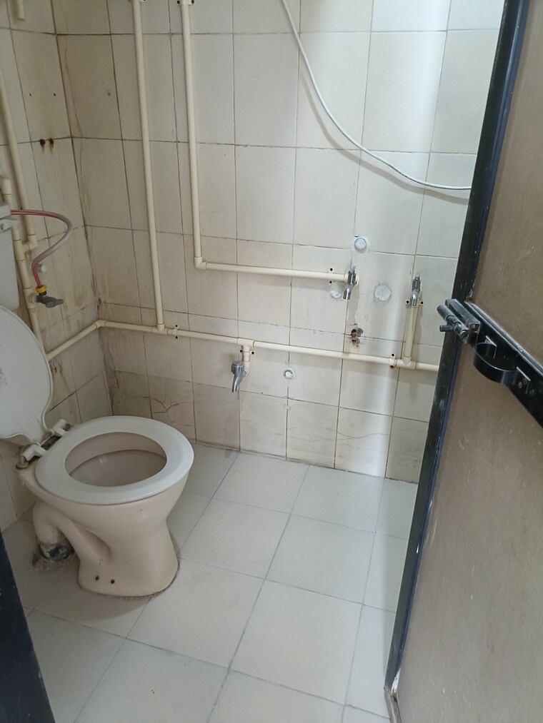 Bathroom, royal-palms 2 Bedroom 800 Sq.Ft. Apartment In Goregaon East Mumbai 9413337