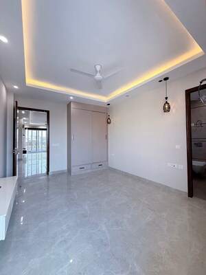 Room in 4 BHK Builder Floor at Vipul World Floors, Sector 48 – for Rent