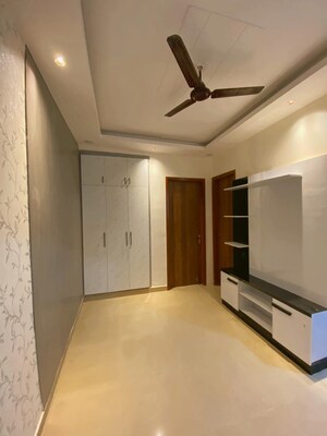 Room in 1 BHK Builder Floor at Vasundhara Sector 1 – for Sale