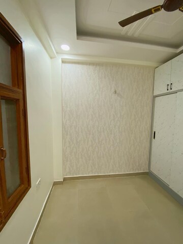 Room in 1 BHK Builder Floor at Vasundhara Sector 1 – for Sale