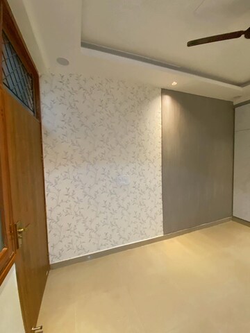 Room in 1 BHK Builder Floor at Vasundhara Sector 1 – for Sale