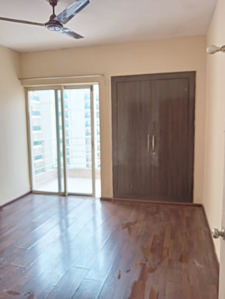 Room, paras-seasons 2 Bedroom 795 Sq.Ft. Apartment In Sector 168 Noida 9413411