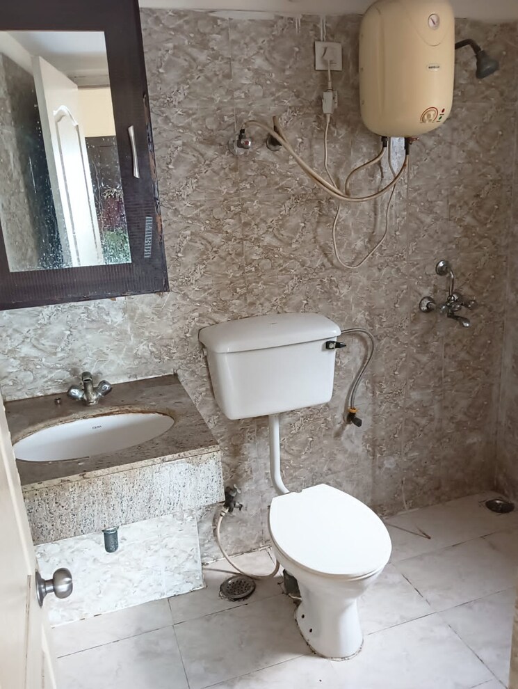 Bathroom, paras-seasons 2 Bedroom 795 Sq.Ft. Apartment In Sector 168 Noida 9413411