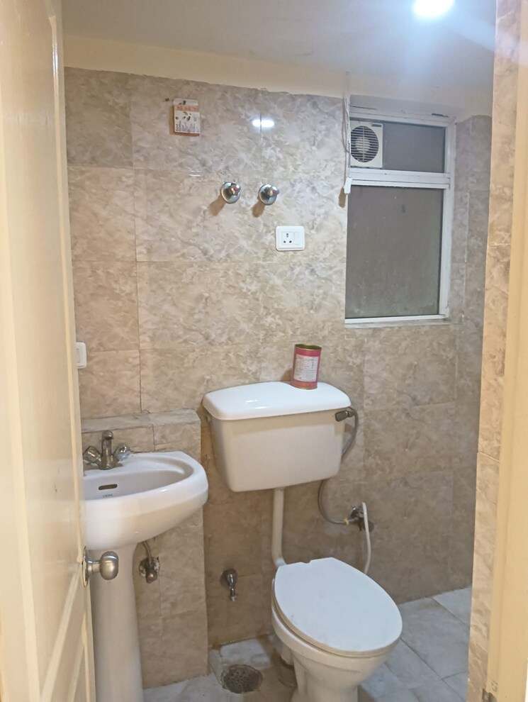 Bathroom, paras-seasons 2 Bedroom 795 Sq.Ft. Apartment In Sector 168 Noida 9413411