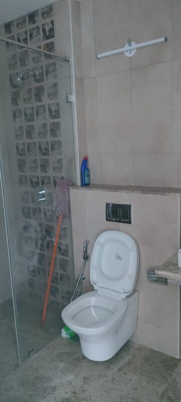 Bathroom in 3 BHK Apartment at Peninsula Salsette 27, Byculla – for Sale