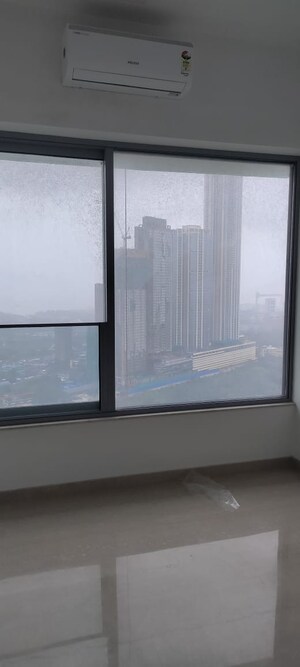 Room in 3 BHK Apartment at Peninsula Salsette 27, Byculla – for Sale