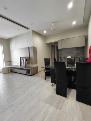 2 BHK Apartment For Rent in Rustomjee OZone, Goregaon West