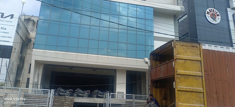 Exterior View, gomti nagar Commercial Office Space 3000 Sq.Ft. In Gomti Nagar Lucknow 9413455