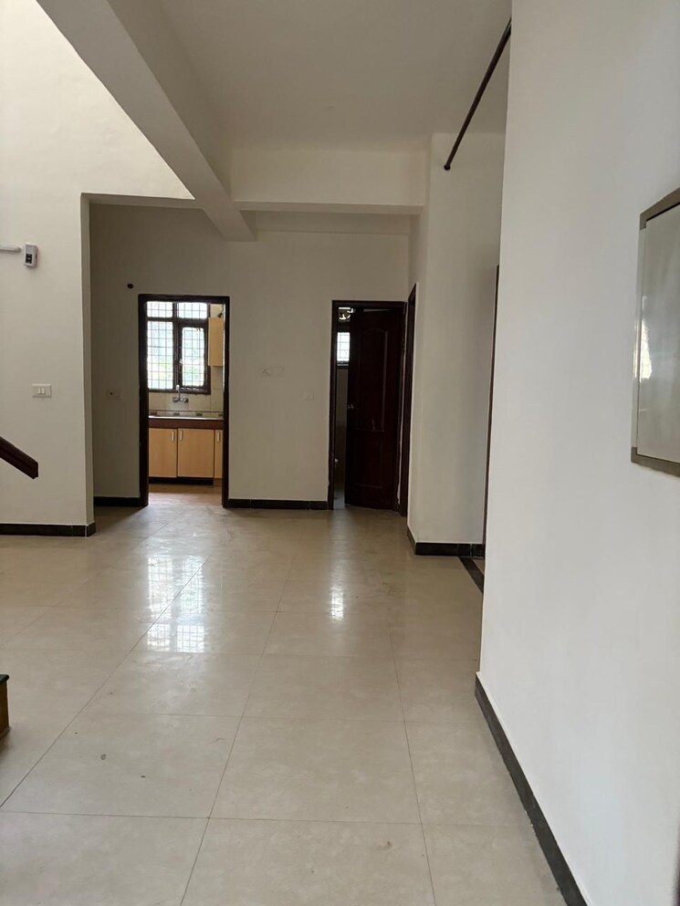 Room, palam vihar 3.5 Bedroom 173 Sq.Yd. Independent House In Palam Vihar Gurgaon 9413419