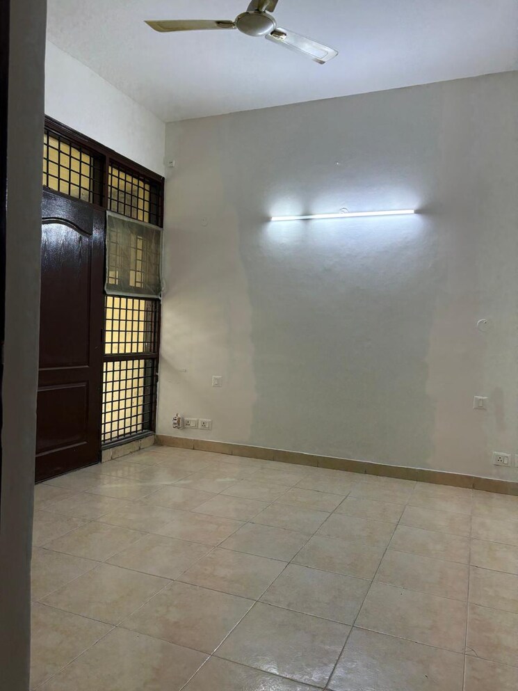 Room, palam vihar 3.5 Bedroom 173 Sq.Yd. Independent House In Palam Vihar Gurgaon 9413419