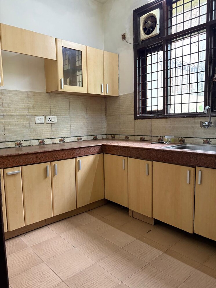 Kitchen, palam vihar 3.5 Bedroom 173 Sq.Yd. Independent House In Palam Vihar Gurgaon 9413419