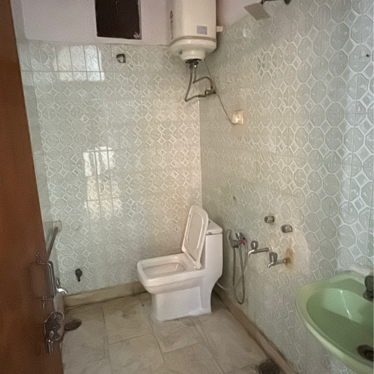 Bathroom, khirki extension 3 Bedroom 105 Sq.Yd. Builder Floor In Khirki Extension Delhi 9413495