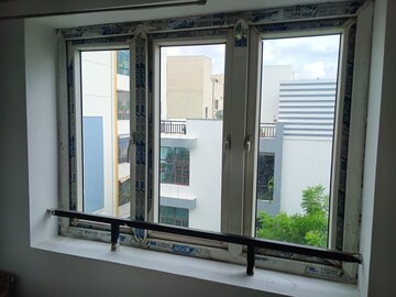 Room in 2 BHK Apartment at Gold Fish Abode By The Lake, Hafeezpet – for Rent