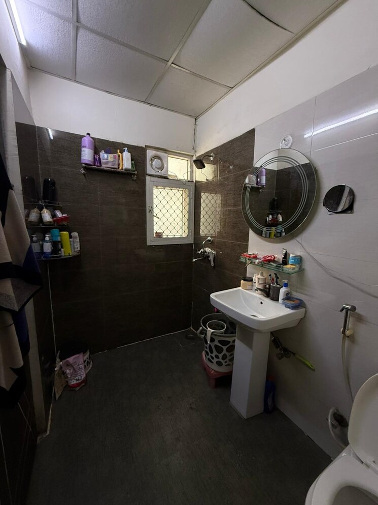 Attached Bathroom, shakti khand iv 3 Bedroom 1500 Sq.Ft. Builder Floor In Shakti Khand iv Ghaziabad 9413557