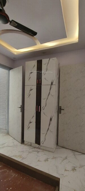 Furnished Amenities in 1.5 BHK Builder Floor at Nawada – for Rent