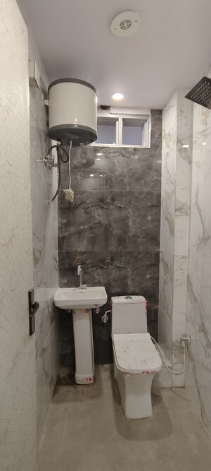 Bathroom in 1.5 BHK Builder Floor at Nawada – for Rent
