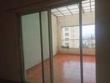 Room in 2 BHK Apartment at Kumar Kruti, Kalyani Nagar – for Rent