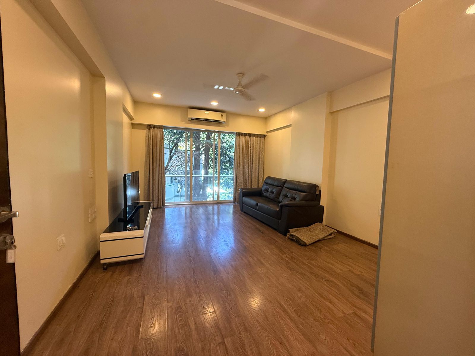 2 BHK Apartment For Rent in Brahma F Residences