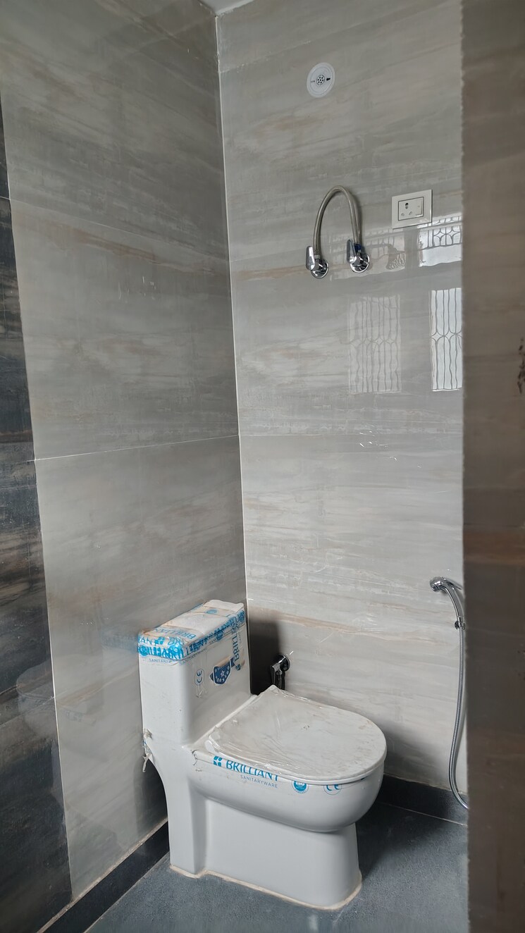 Attached Bathroom, sg-oasis 3 Bedroom 1665 Sq.Ft. Apartment In Vasundhara Sector 2b Ghaziabad 9414105