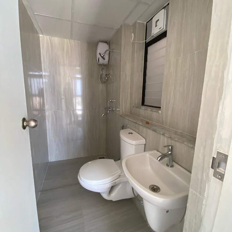 Bathroom, runwal-gardens-phase-3 2 Bedroom 585 Sq.Ft. Apartment In Kalyan Shilphata Road Thane 9414401
