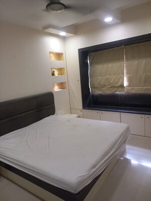 2 BHK Apartment For Rent in Kandivali West