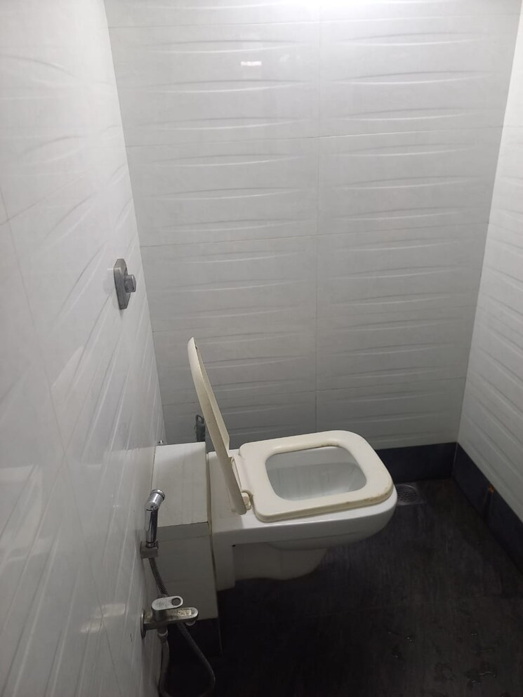 Bathroom, kandivali west 2 Bedroom 650 Sq.Ft. Apartment In Kandivali West Mumbai 9414422