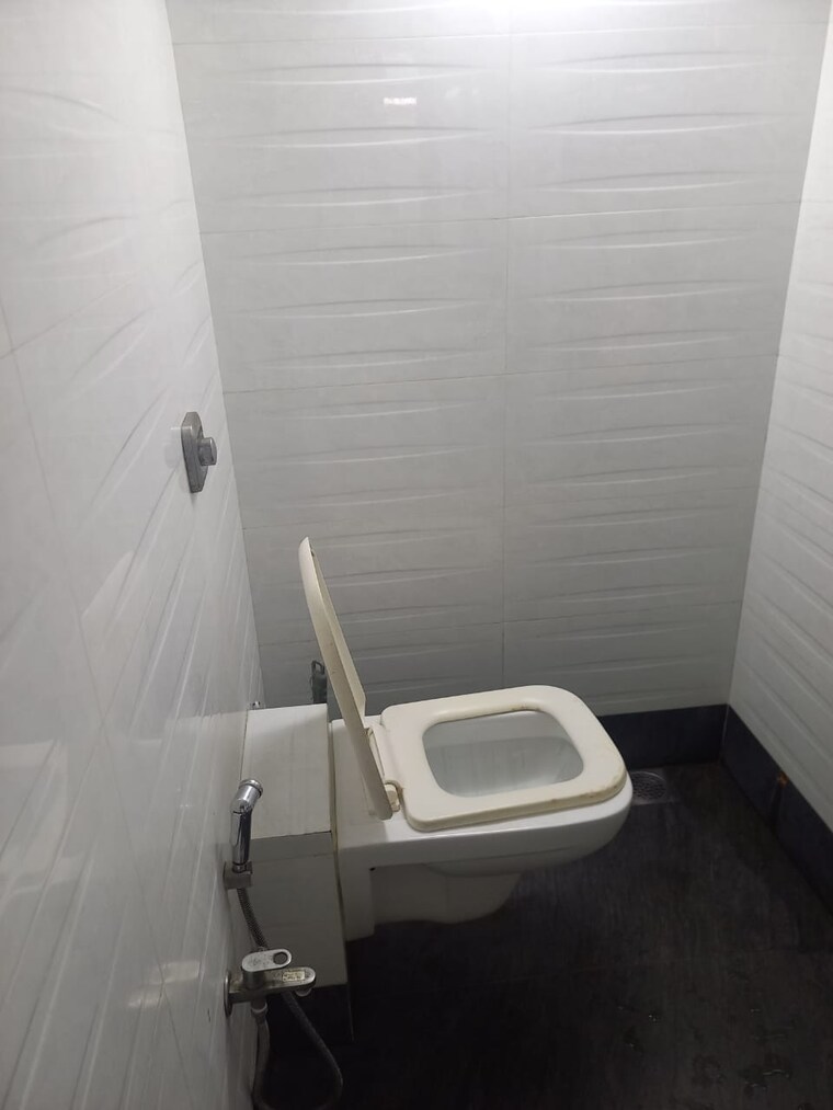 Bathroom, kandivali west 2 Bedroom 650 Sq.Ft. Apartment In Kandivali West Mumbai 9414422