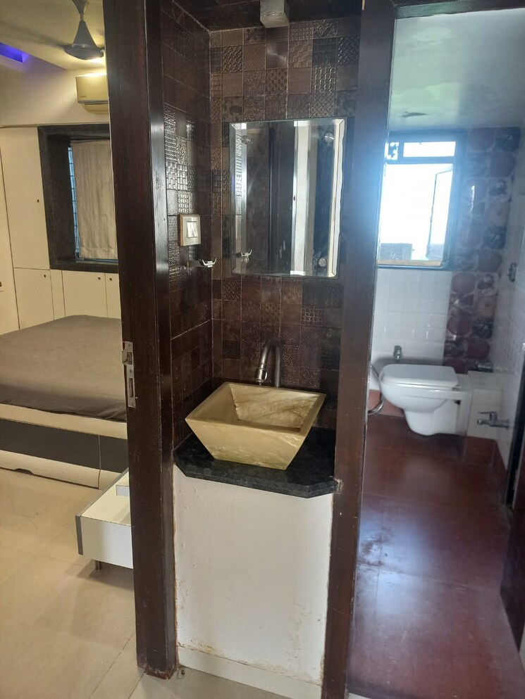 Bathroom, kandivali west 2 Bedroom 650 Sq.Ft. Apartment In Kandivali West Mumbai 9414422