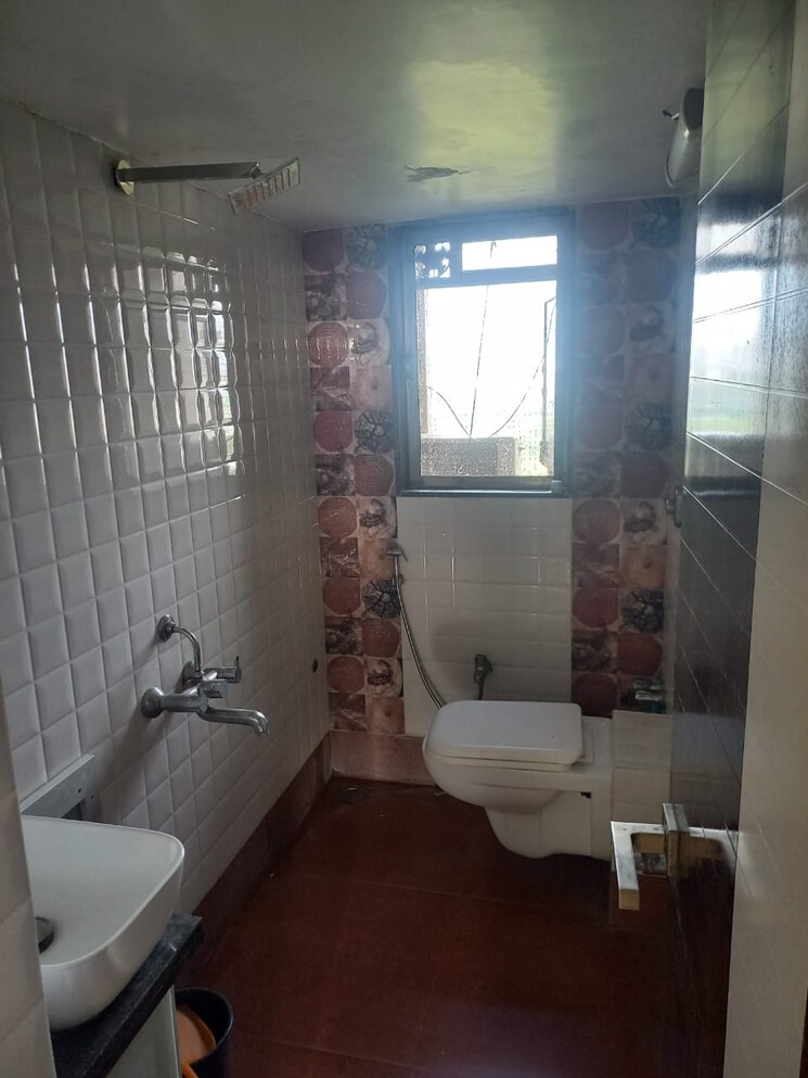 Bathroom, kandivali west 2 Bedroom 650 Sq.Ft. Apartment In Kandivali West Mumbai 9414422