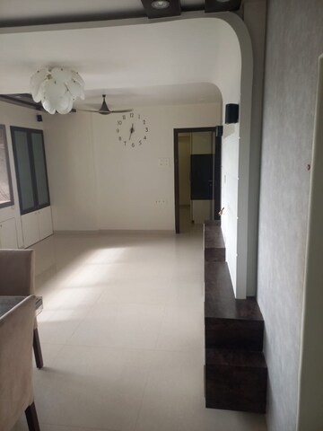 Room in 2 BHK Apartment at Kandivali West – for Rent