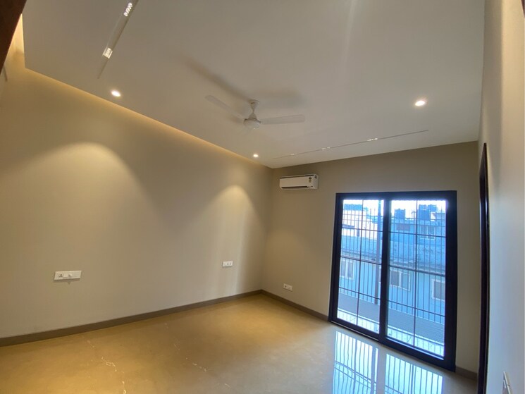 Room, greater kailash i 4 Bedroom 300 Sq.Yd. Builder Floor In Greater Kailash I Delhi 9414412