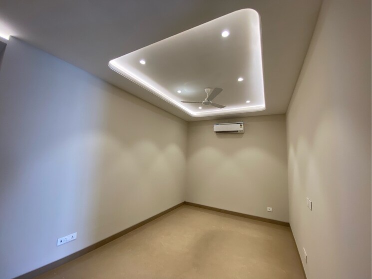 Room, greater kailash i 4 Bedroom 300 Sq.Yd. Builder Floor In Greater Kailash I Delhi 9414412