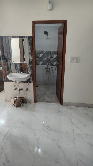 Furnished Amenities in 3 BHK Apartment at Metro Suites Glitz, Vasundhara Sector 2 – for Rent
