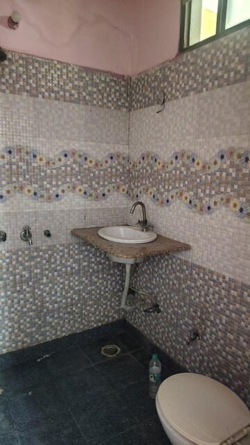 Bathroom in 3 BHK Apartment at Ajnara Pride, Vasundhara Sector 4 – for Rent