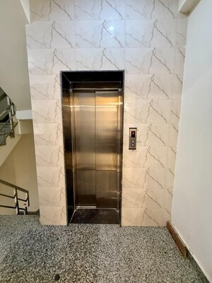 Building Lobby in 1 BHK Builder Floor at AS Tower, Sector 45 – for Rent