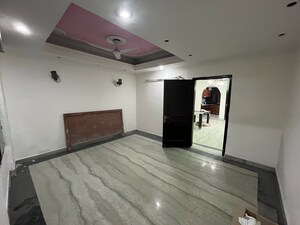 Room in 1.5 BHK Builder Floor at Ansal Sushant Lok I, Sector 43 – for Rent