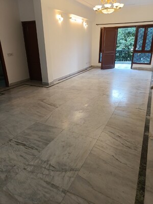 Room in 3 BHK Builder Floor at Uppal Southend, Sector 49 – for Rent