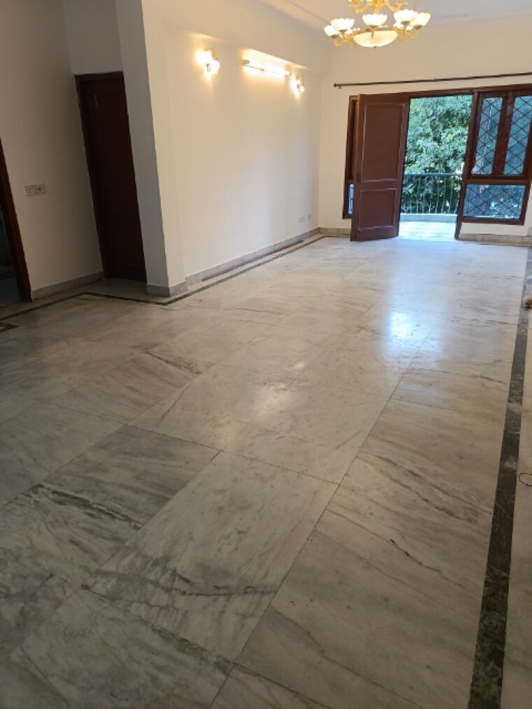 Room, uppal-southend 3 Bedroom 2300 Sq.Ft. Builder Floor In Sector 49 Gurgaon 9415605