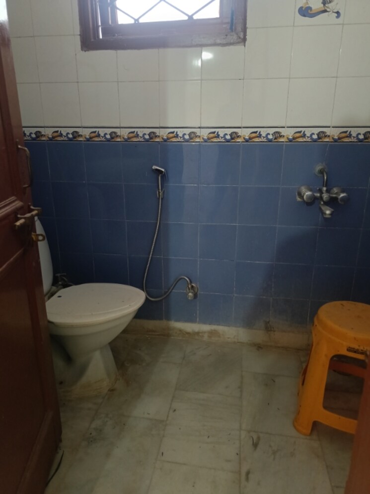 Bathroom, uppal-southend 3 Bedroom 2300 Sq.Ft. Builder Floor In Sector 49 Gurgaon 9415605
