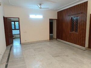 Room in 3 BHK Builder Floor at Uppal Southend, Sector 49 – for Rent