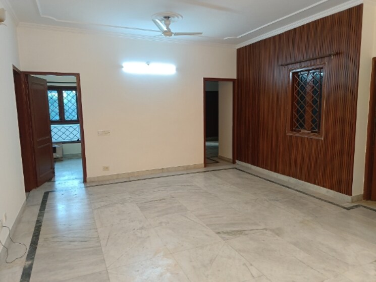 Room, uppal-southend 3 Bedroom 2300 Sq.Ft. Builder Floor In Sector 49 Gurgaon 9415605