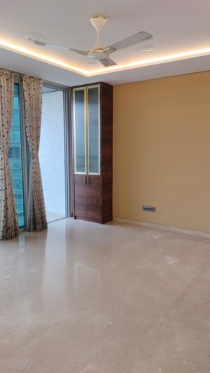 Room in 3 BHK Apartment at Oberoi Exquisite Goregaon, Goregaon East – for Sale