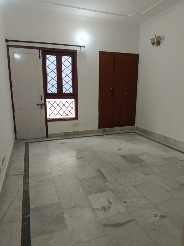 Room, uppal-southend 3 Bedroom 2300 Sq.Ft. Builder Floor In Sector 49 Gurgaon 9415605