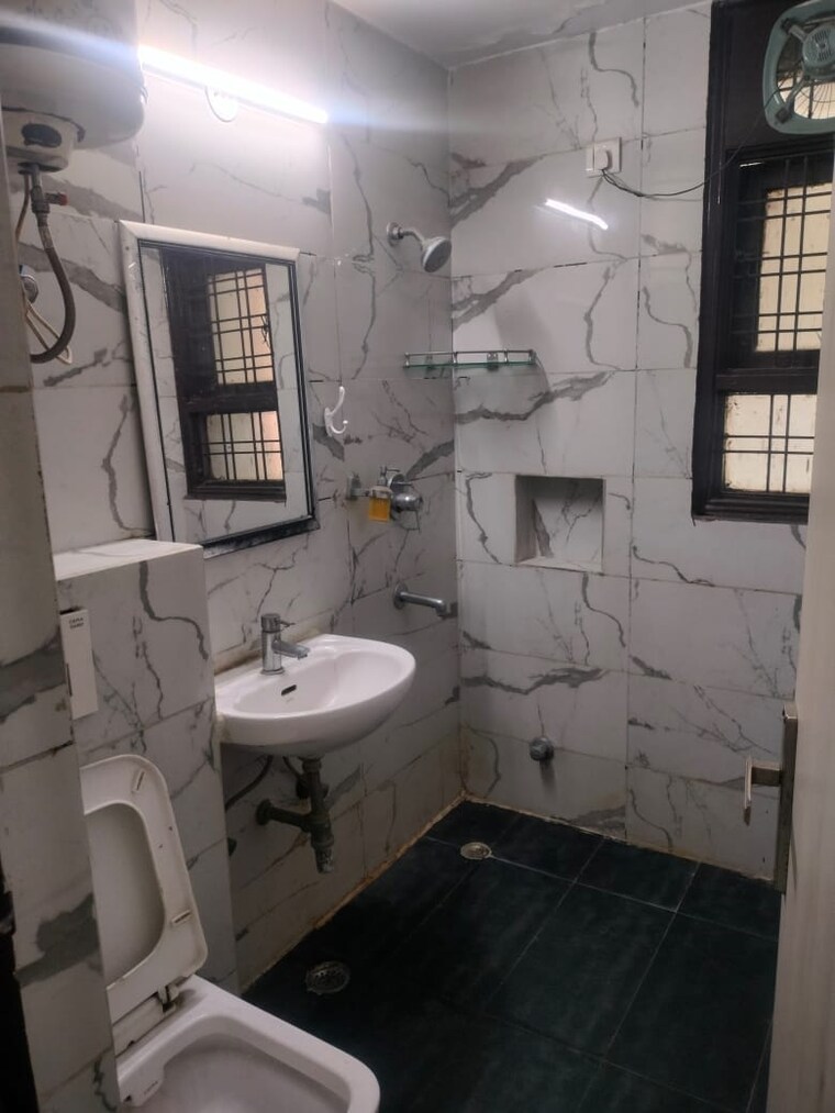 Bathroom, mahalaxmi-apartments-gurgaon 3 Bedroom 1400 Sq.Ft. Apartment In Sector 43 Gurgaon 9414521