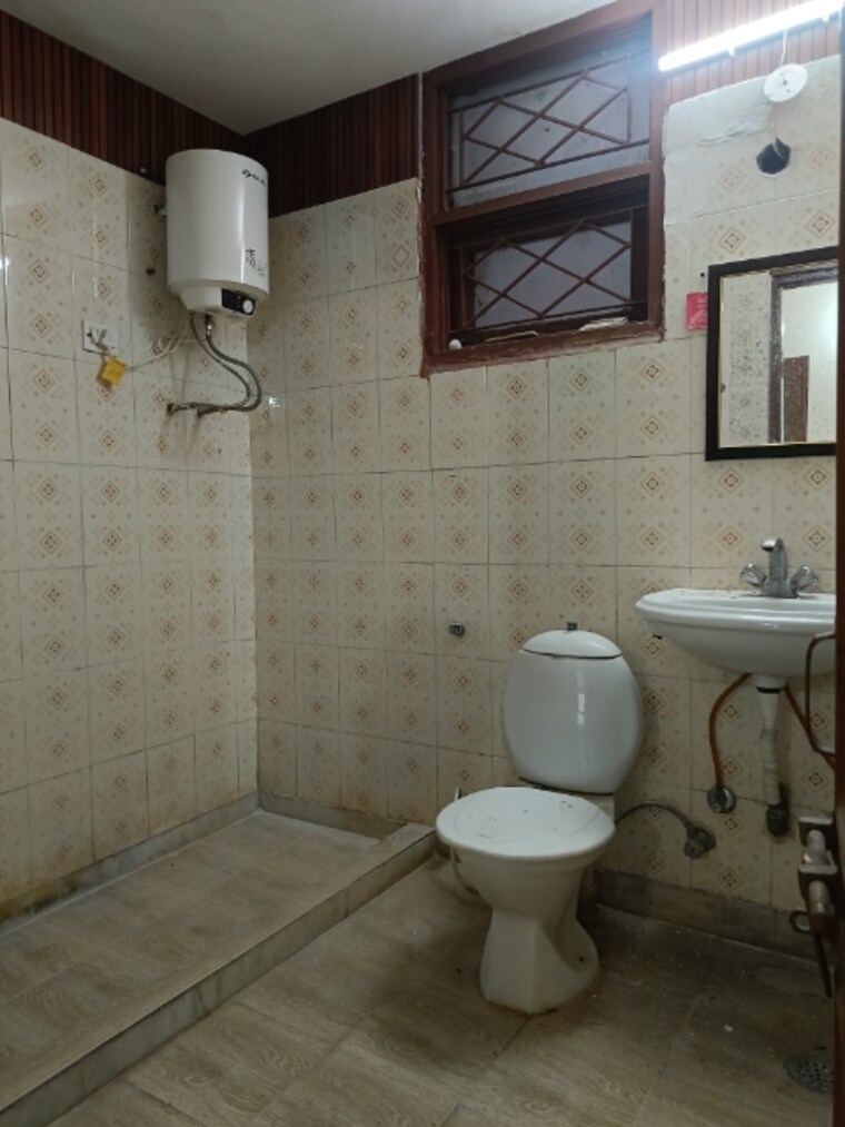 Bathroom, uppal-southend 3 Bedroom 2300 Sq.Ft. Builder Floor In Sector 49 Gurgaon 9415605