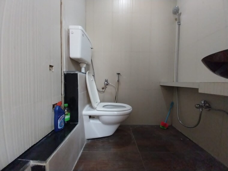 Bathroom, cuffe parade Commercial Office Space 2750 Sq.Ft. In Cuffe Parade Mumbai 9415678