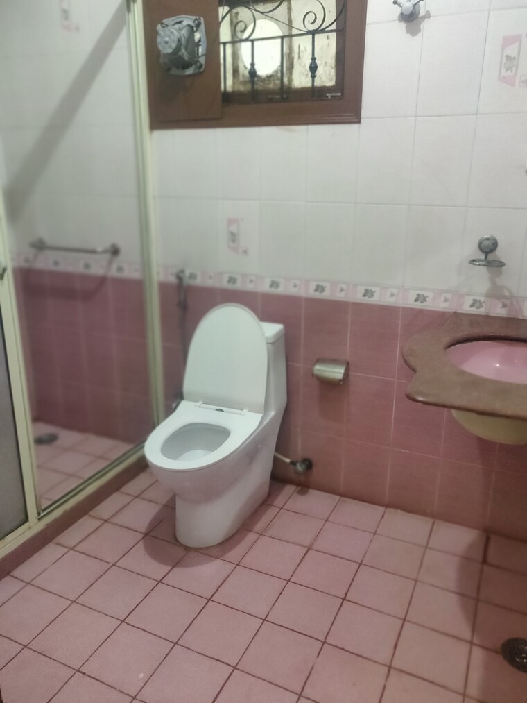 Bathroom, cozy-home-somajiguda 6+ Bedroom 6500 Sq.Ft. Independent House In Somajiguda Hyderabad 9415769