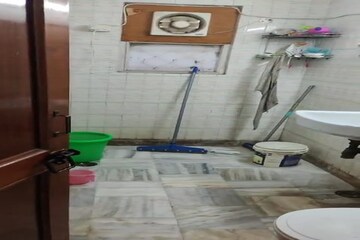 Bathroom in 2 BHK Builder Floor at Patel Nagar – for Rent