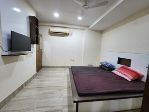 Room in 4 BHK Apartment at Chattarpur – for Rent